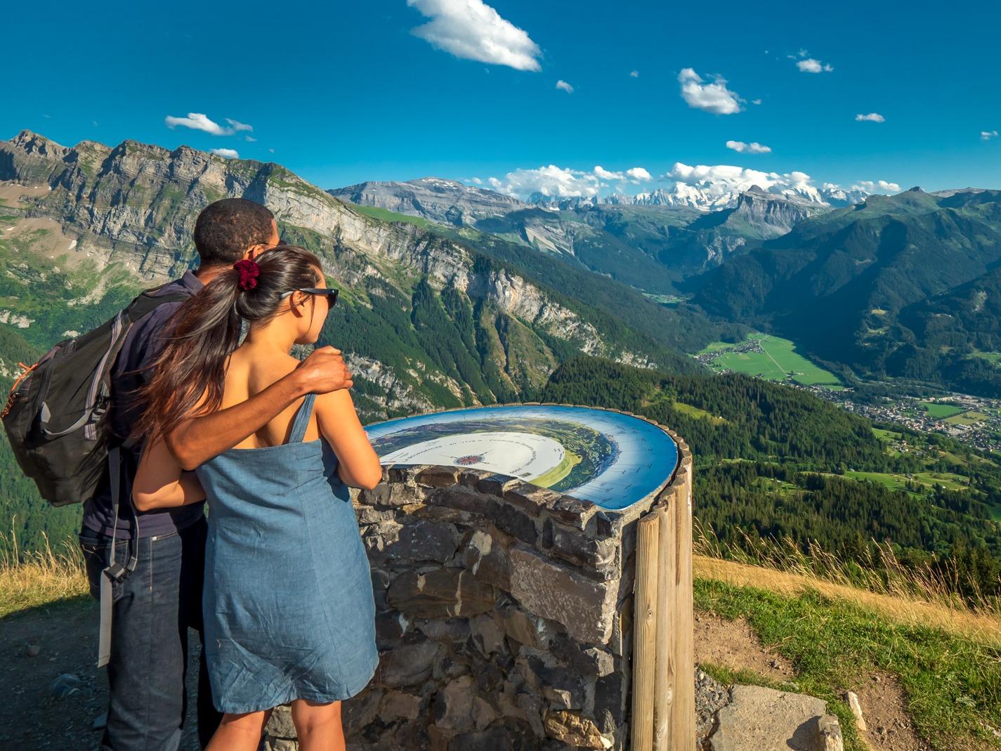 samoens-hikers-viewpoint-summer-cropped