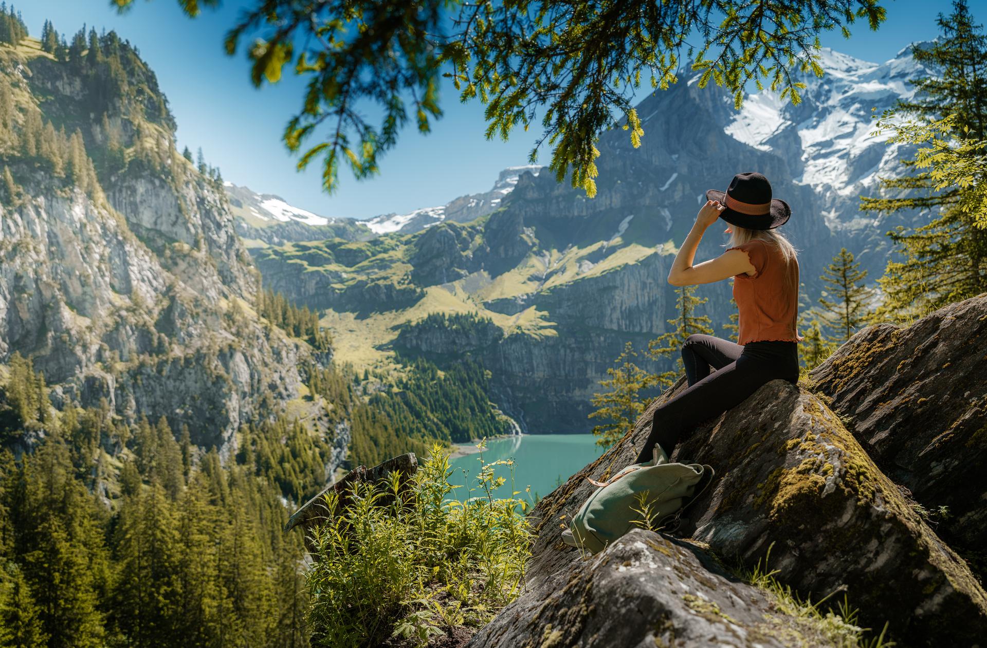 Kandersteg-lakeside-views-hiker-summer