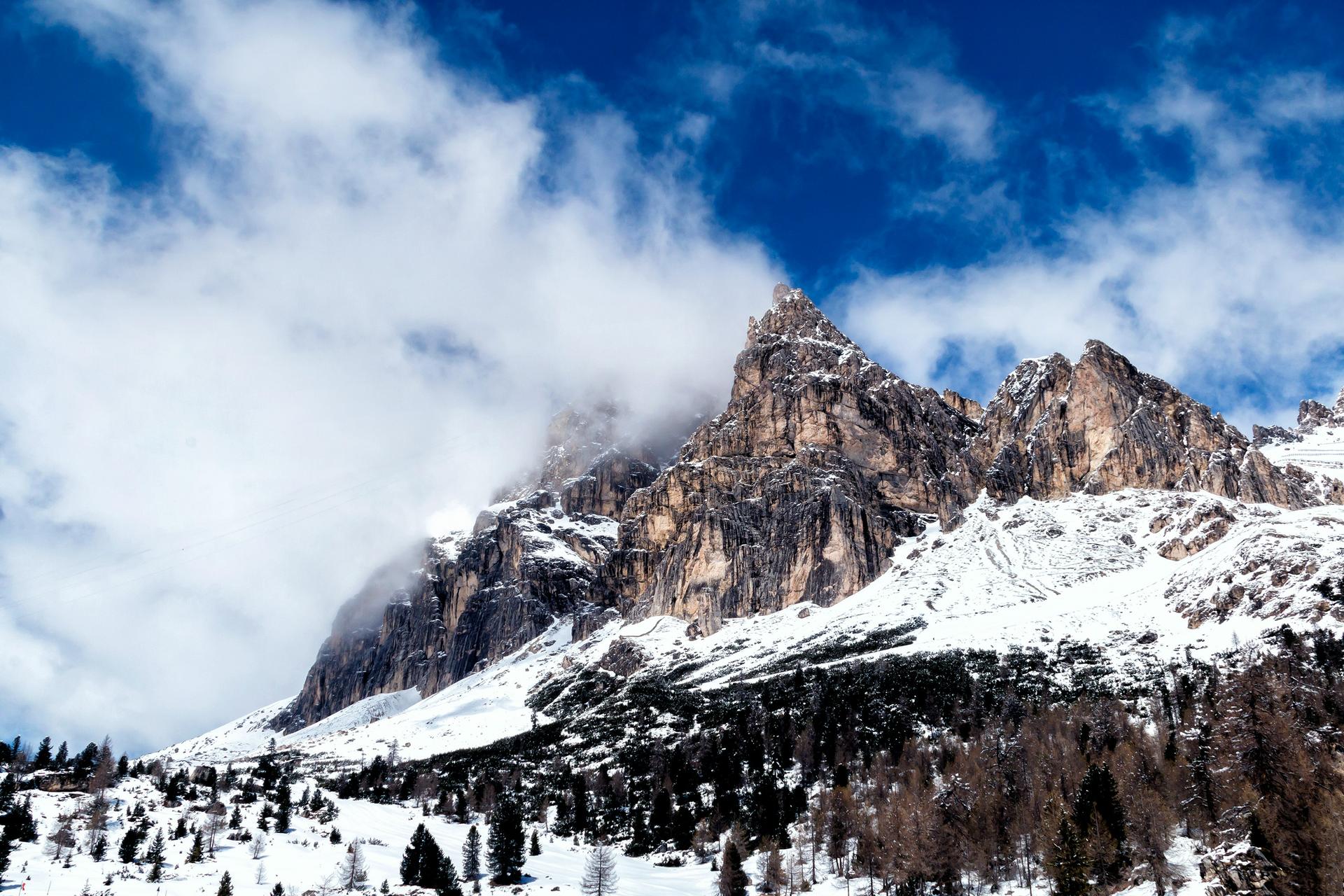 rocca-pietro-mountainscape-dolomiti-italy