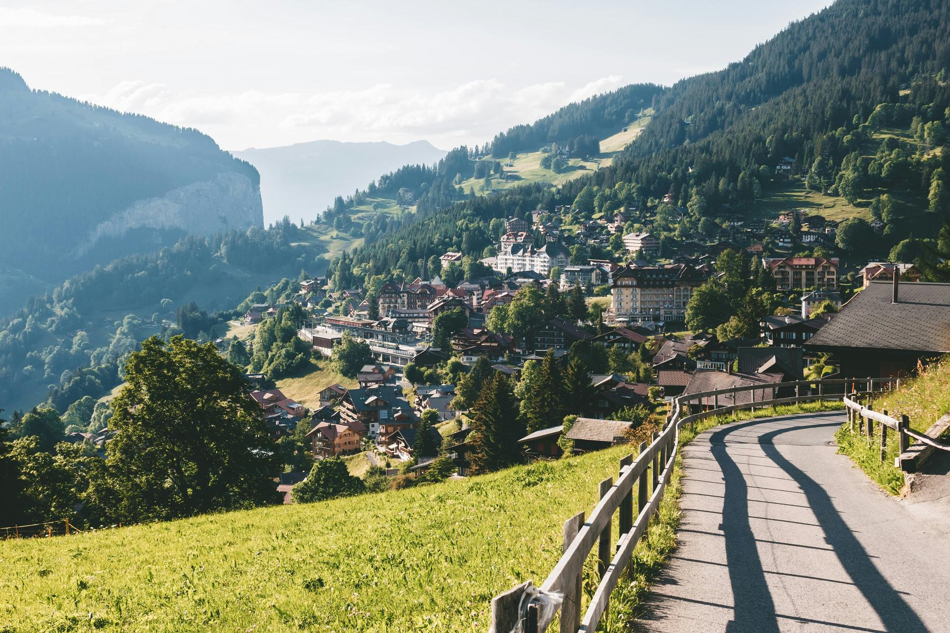Wengen-Lauterbrunnen-hiking-town-summer