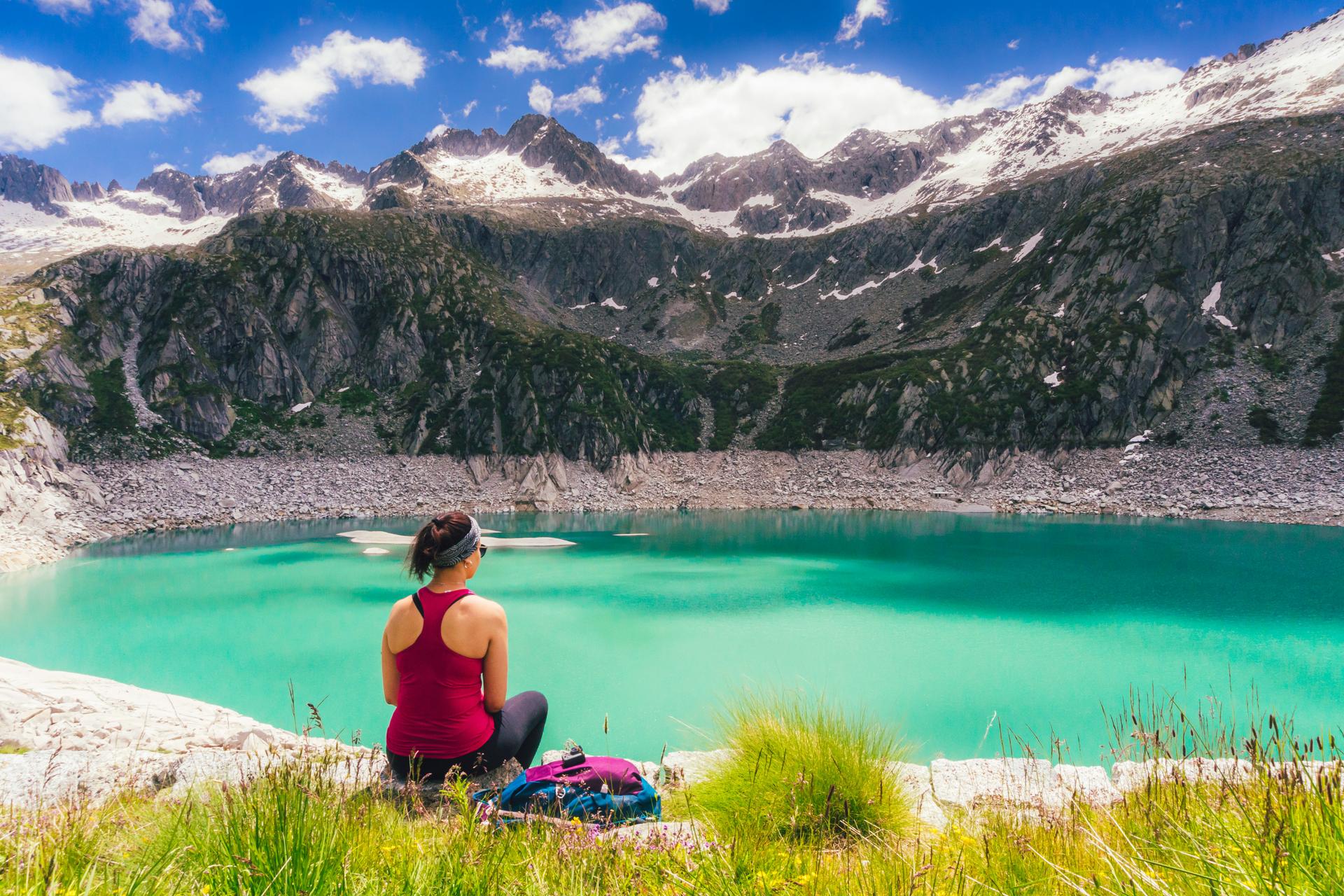 Madonna-di-campiglio-woman-hiker-lake