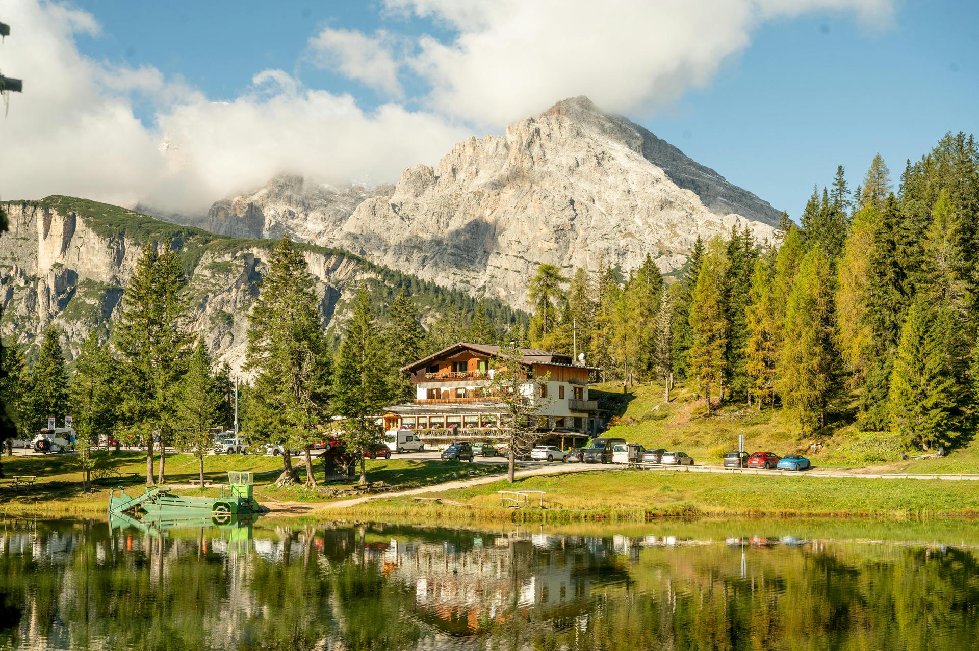 Cortina-sunshine-dolomites-views-hotel