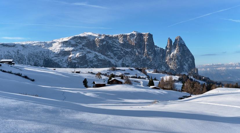 https://a.storyblok.com/f/150663/6240x3483/426d6ca2c3/alpe-di-siusi-cabis-dolomites.jpg