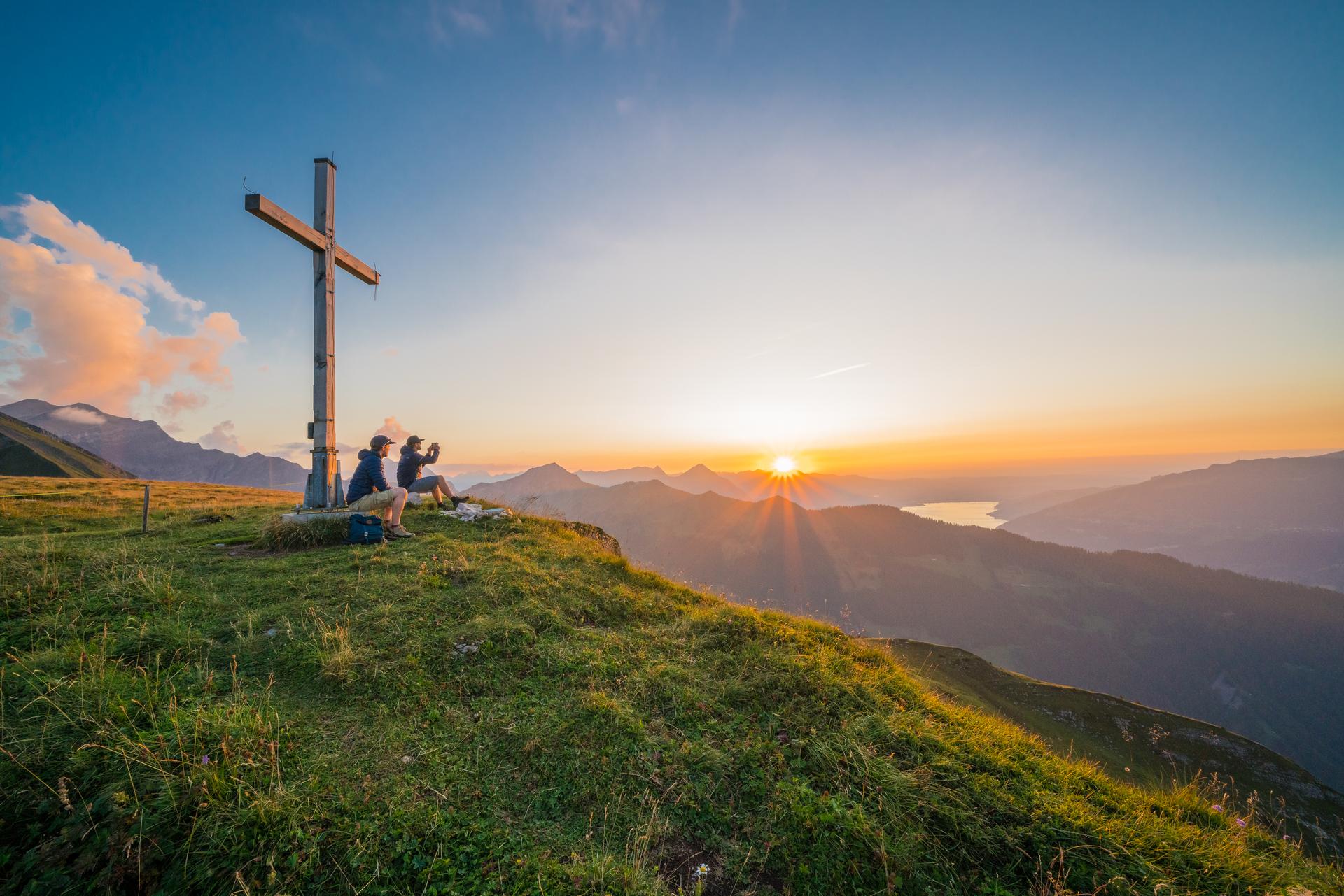 Interlaken-hikers-sunset