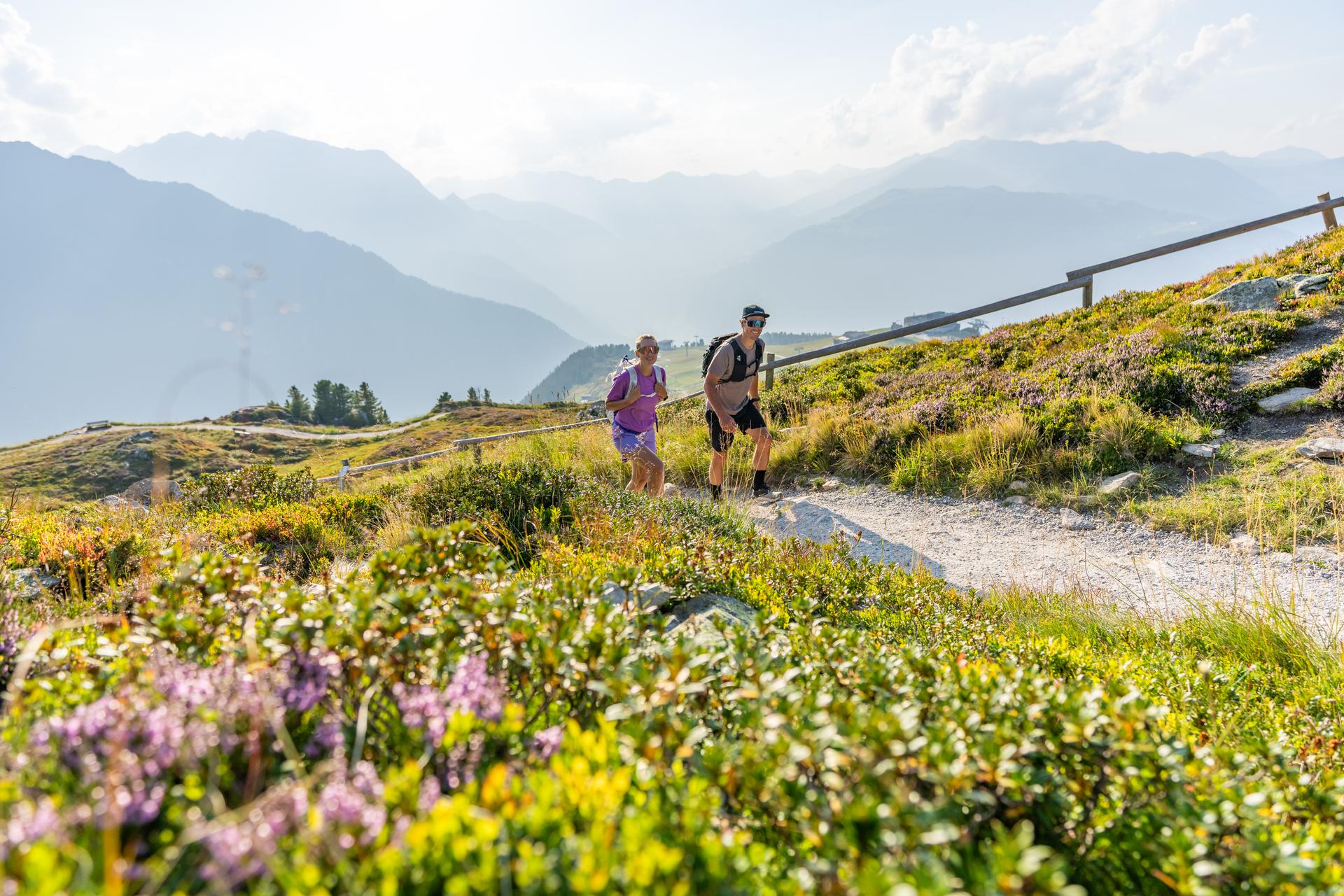 Mayrhofen-summer-hike-wildflowers-couple